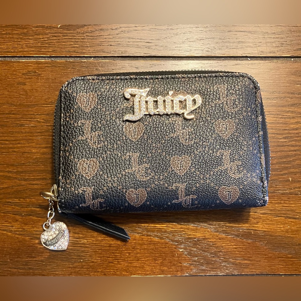 Juicy Couture Wallet Black/Dark brown with zipper heart and juicy lettering